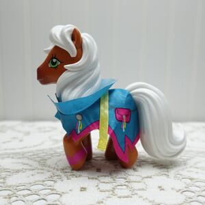 My Little Pony Hasbro 2018 D&D with Blue Cape Trophy Ribbon Figure